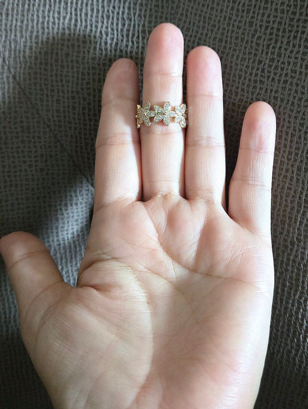 ✨️HP 2X✨️ Ava Ro🚣 Connecting Gold💛 Flowers🌼 Ring💍 - Picture 4 of 16